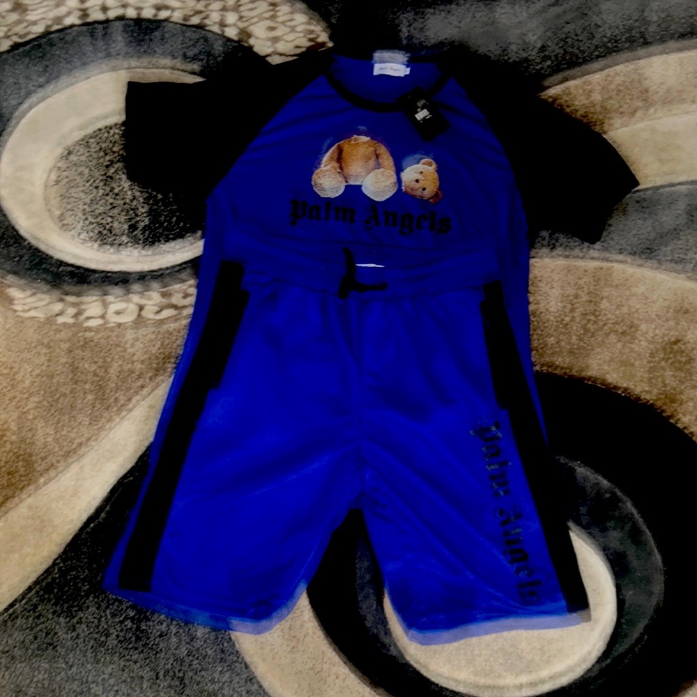 Palm angels fit for 700 it normally cost 800 Color black and blue size xl
